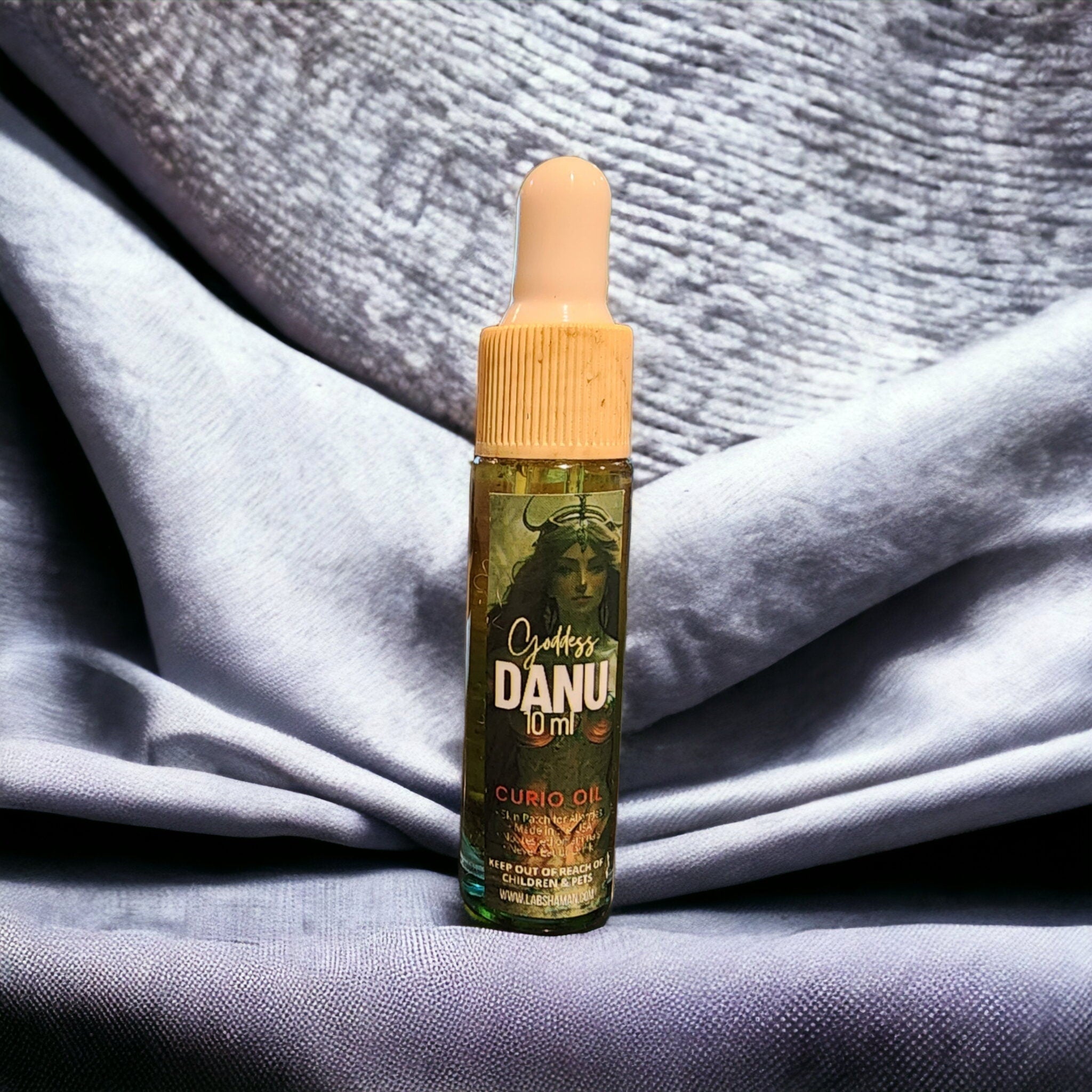 LAB Shaman&#39;s Danu Oil, encased in a glass vial, symbolizes fertility and abundance. With a clear green quartz, the oil reflects the essence of Danu, the Celtic Mother Goddess.